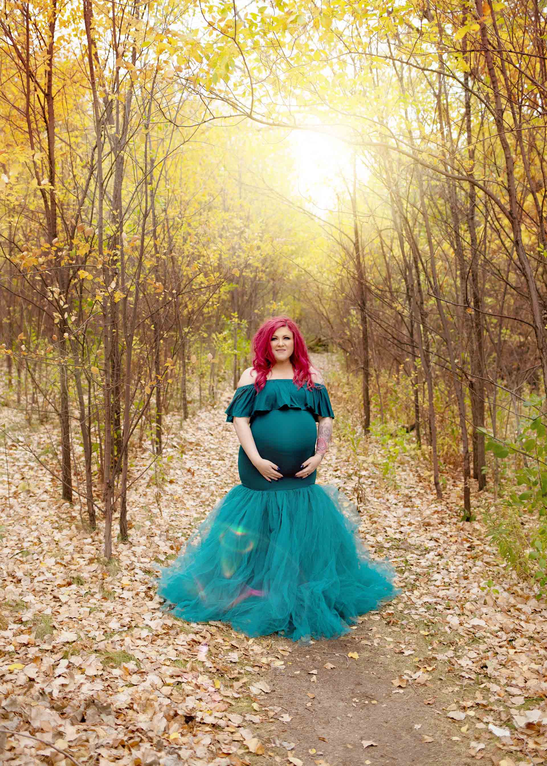 pregnant mom with hot pink hair in teal chicaboo mermaid tulle gown for maternity photography session in maternity photography Kona, Big Island