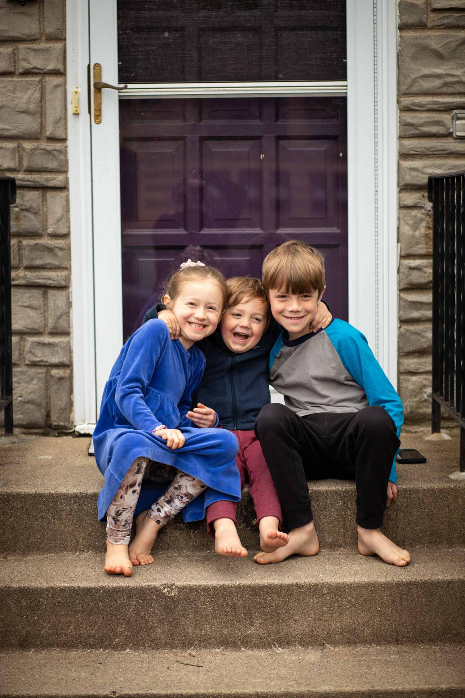 three siblings on front step minneapolis family photographer