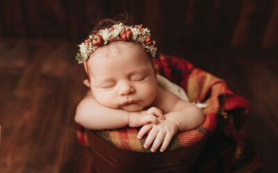 Minneapolis MN Newborn Photographer | Lifestyle vs. Posed Newborn